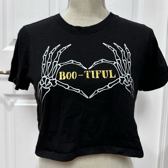 love and lazy days Tops - NWOT- Women’s Halloween Crop Top size XS